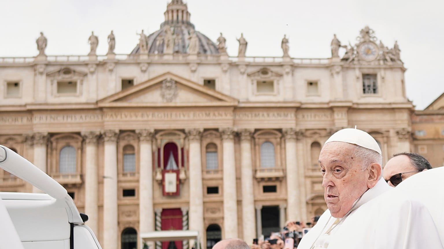 Der Papst nach dem Segen URBI ET ORBI am Ostersonntag