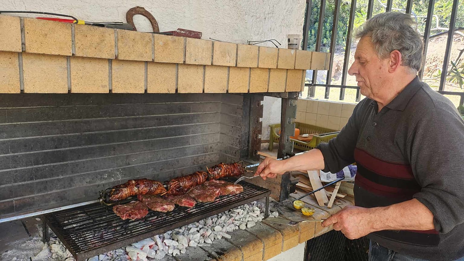 Η προετοιμασία του πασχαλινού τραπεζιού