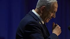 Israels Premierminister Benjamin Netanjahu hält eine Rede während der Internationalen Konferenz zur Bekämpfung des Antisemitismus in Jerusalem, Israel, Donnerstag, 27. März 2025. (AP 