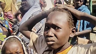 أطفال سودانيون هاربين من الحرب