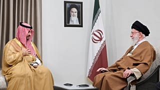 دیدار خالد بن سلمان، وزیر دفاع عربستان سعودی با علی خامنه‌ای، رهبر جمهوری اسلامی ایران