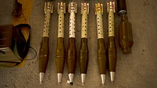 عکس آرشیوی که اسرائيل از سلاح‌های ضبط شده حزب‌الله در جریان عملیات در خاک لبنان منتشر کرد