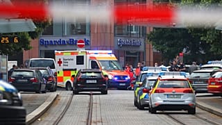 Rettungskräfte vor einem Zwischenfall in Würzburg, Deutschland, Freitag, 25. Juni 2021
