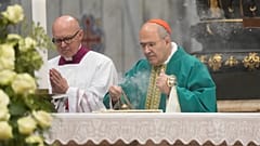 José Tolentino de Mendonça, prefeito do Dicastério para a Cultura e a Educação do Vaticano, preside a uma missa pelo Jubileu dos artistas e do mundo da cultura na Basílica de 