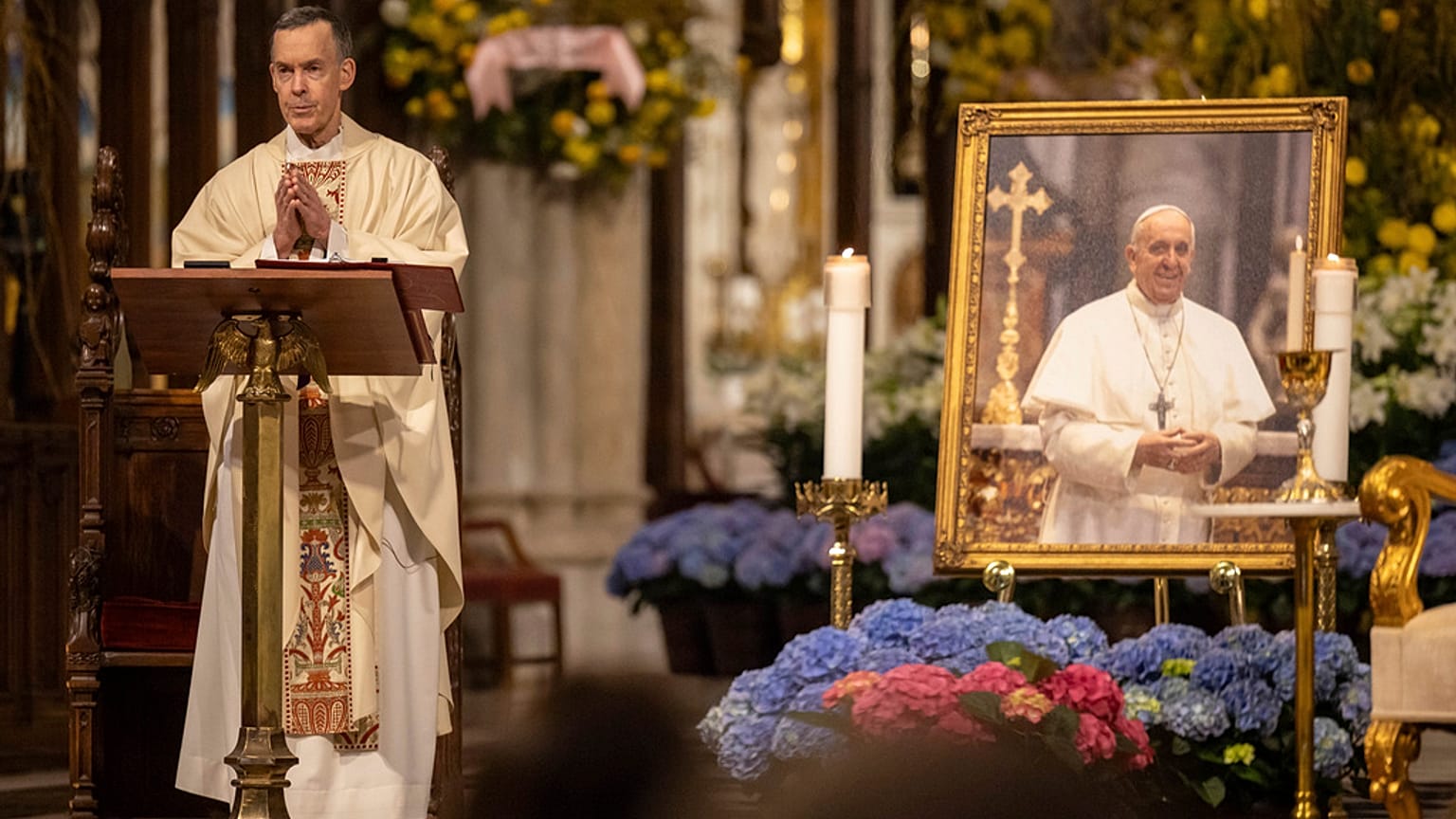 Ein Gottesdienst gedenkt dem verstorbenen Papst