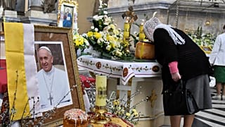 A woman kisses an icon during a service for the late Pope Francis at Blessed Eucharist Church in Lviv, 22 April, 2025