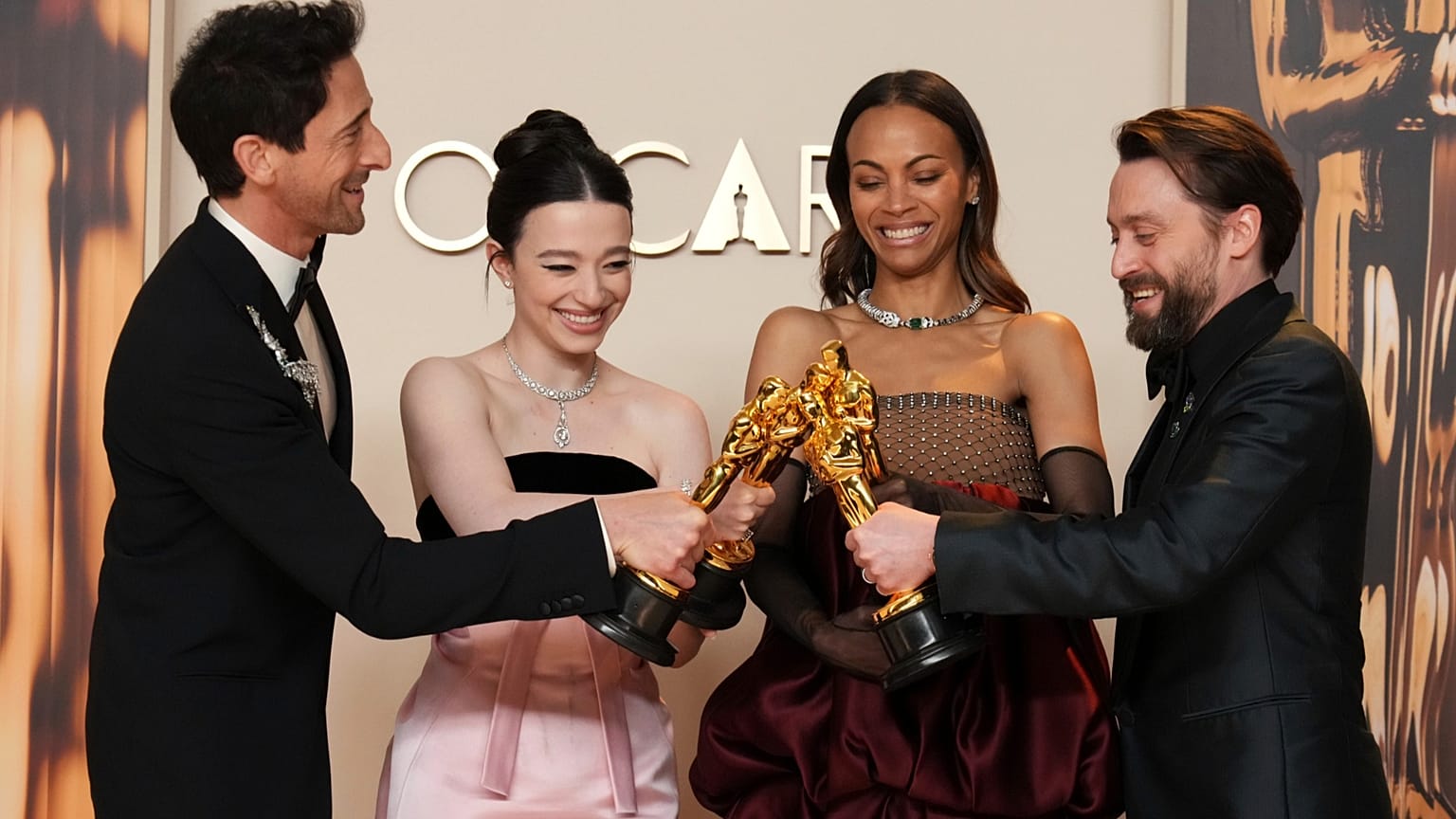 La Academia pone en marcha nuevas normas para las votaciones, la IA y los cineastas refugiados - en la foto: Los ganadores de los Oscar de interpretación de este año