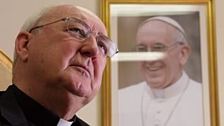 El cardenal Kevin Farrell, jefe de la oficina de familia y laicos del Vaticano, habla en Roma el 31 de julio de 2018.