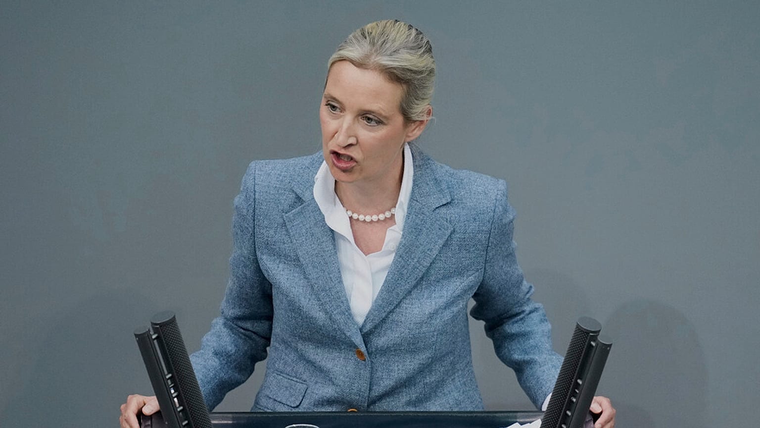 Die Parteivorsitzende der Alternative für Deutschland (AFD), Alice Weidel, spricht während einer Sitzung des Deutschen Bundestages im Reichstagsgebäude in Berlin, Deutschland.