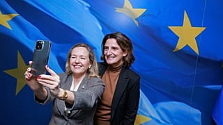 Teresa Ribera, vice-présidente exécutive de la CE pour une transition propre, juste et compétitive reçoit Nadia Calviño, présidente de la Banque européenne d'investissement