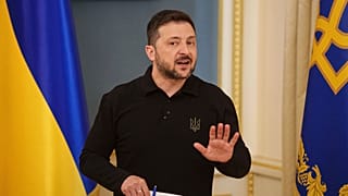 الرئيس الأوكراني فولوديمير زيلينسكي يتحدث خلال مؤتمر صحفي في كييف، أوكرانيا، يوم الثلاثاء 22 أبريل/نيسان 2025. 