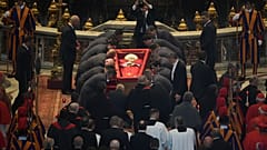 Foto: Imagen del Papa Francisco siendo velado.