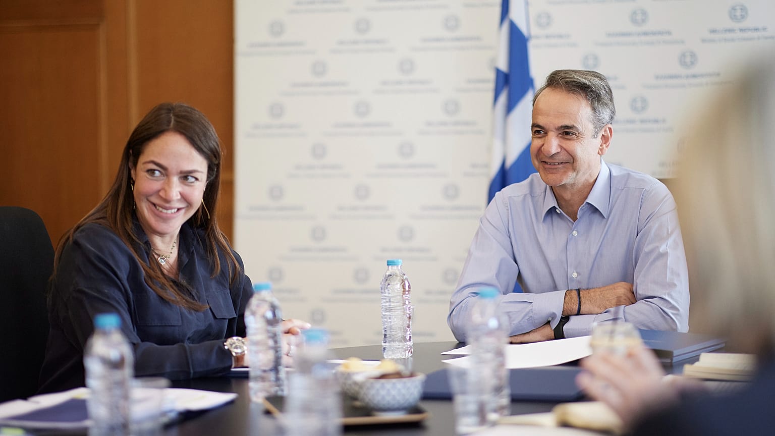 Ο πρωθυπουργός Κυριάκος Μητσοτάκης και η υπουργός Κοινωνικής Συνοχής και Οικογένειας Δόμνα Μιχαηλίδου 