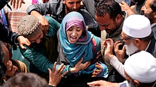 جنازة في قرية هابتنار، على بُعد نحو 20 كيلومترًا من موقع الهجوم في باهالغام، في كشمير الخاضعة للهند، 23 أبريل 2025.