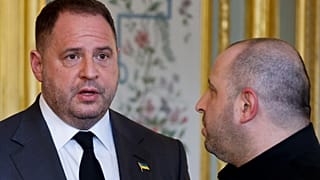 Der Leiter des ukrainischen Präsidialamtes Andriy Yermak und der ukrainische Verteidigungsminister Rustem Umerov während eines Treffens mit französischen, amerikanischen, deutschen und britischen Delegationen, 17. April 2025.