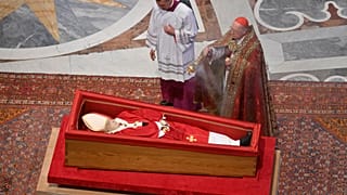 Il feretro di Papa Francesco alla basilica di San Pietro
