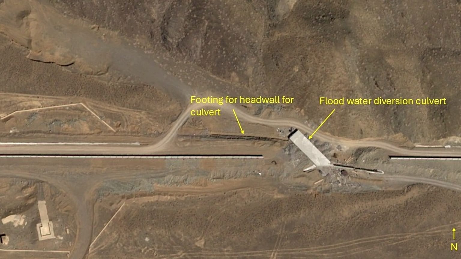 تصویر منتشر شده از ساخت دیوار در اطراف تاسیاست هسته‌ای نطنز