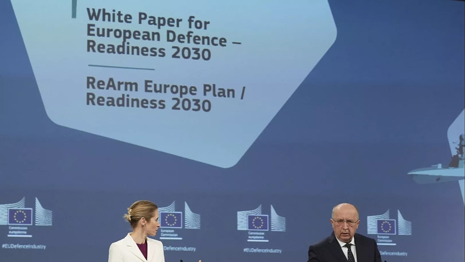 Kaja Kallas e Andrius Kubilius durante una conferenza stampa sul piano REARM Europe a Bruxelles, il 19 marzo 2025.