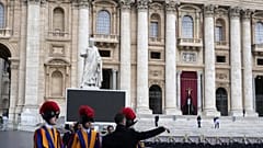 Agentes se organizan en el Vaticano.