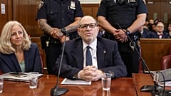 Harvey Weinstein erscheint vor dem Staatsgerichtshof in Manhattan, während die Auswahl der Geschworenen für sein Wiederaufnahmeverfahren fortgesetzt wird, 23. April 2025 