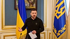 Archivo: El presidente ucraniano, Volodímir Zelenski, habla durante una conferencia de prensa en Kiev, Ucrania, el martes 22 de abril de 2025.