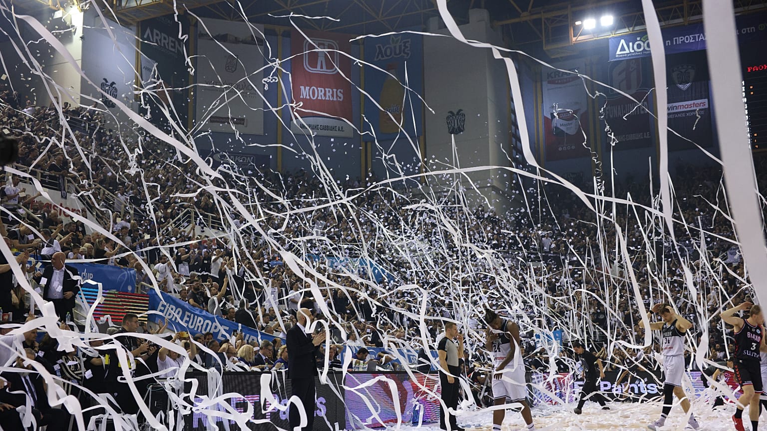 Φοβερή ατμόσφαιρα από τους φίλους του ΠΑΟΚ