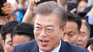 Archivo: El expresidente surcoreano Moon Jae-in, del Partido Democrático, durante un acto de campaña electoral en Goyang, Corea del Sur, en mayo de 2017.