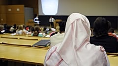 Berliner Neutralitätsgesetz unter Druck: Die Grünen wollen das Kopftuchverbot für Beamte endgültig abschaffen.