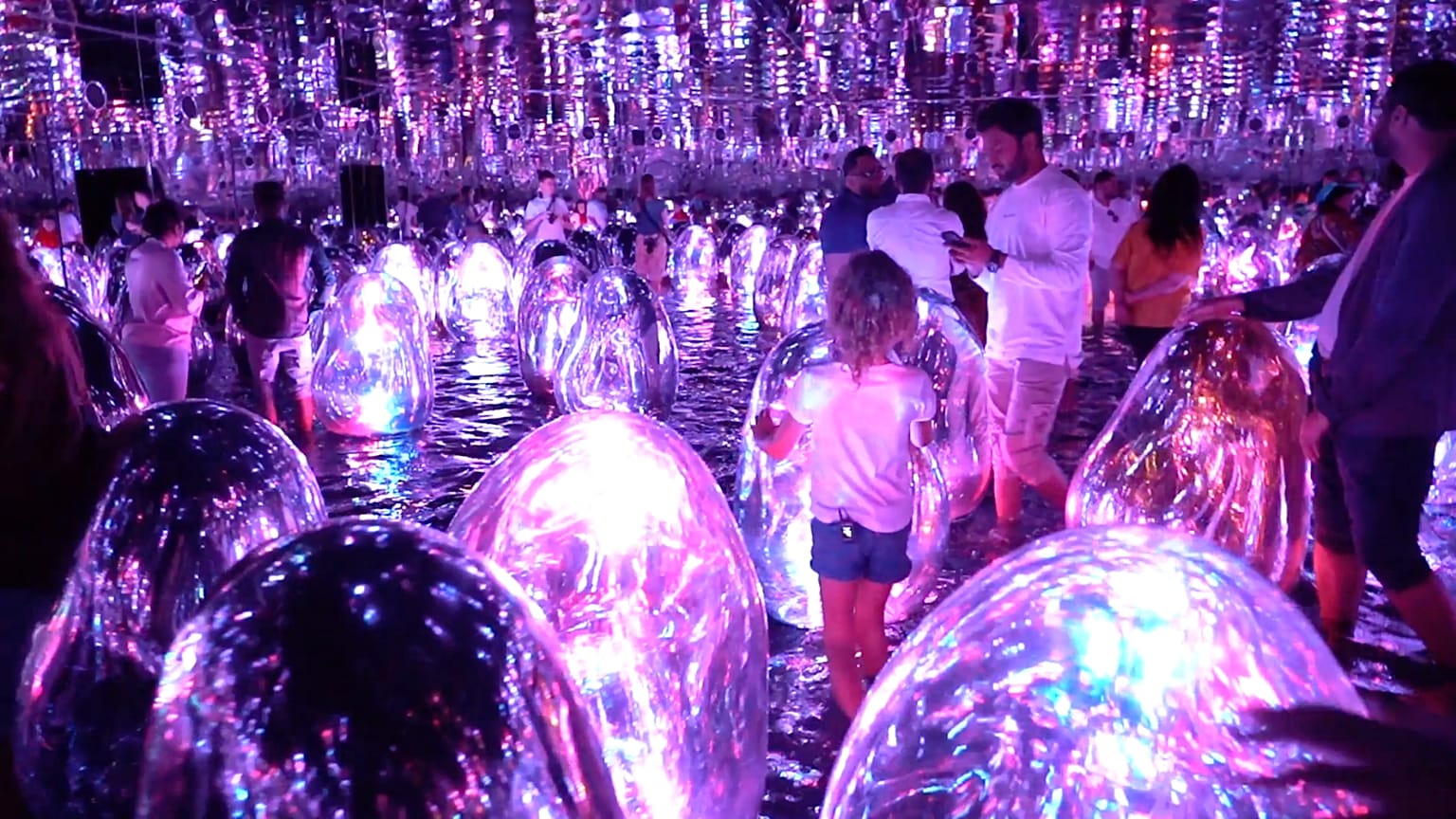 Le plus grand espace d'art immersif du monde ouvre ses portes dans le quartier culturel d'Abu Dhabi