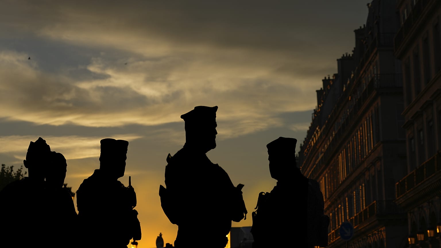 French police officers stand guard in Paris, 11 August, 2024