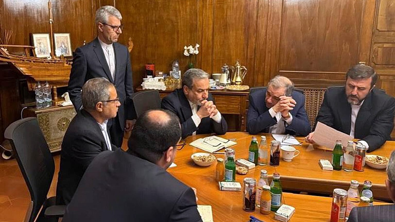 جلسه مذاکره هیئت ایرانی با آمریکا در رم