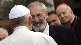Papst Franziskus grüßt Rabbi Riccardo Di Segni bei seiner Ankunft im Heiligen Kloster von Assisi, 20. September 2016