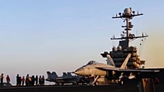 Porta-aviões USS Harry S. Truman no Mar Vermelho antes dos ataques aéreos no Iémen, 15 de março de 2025.