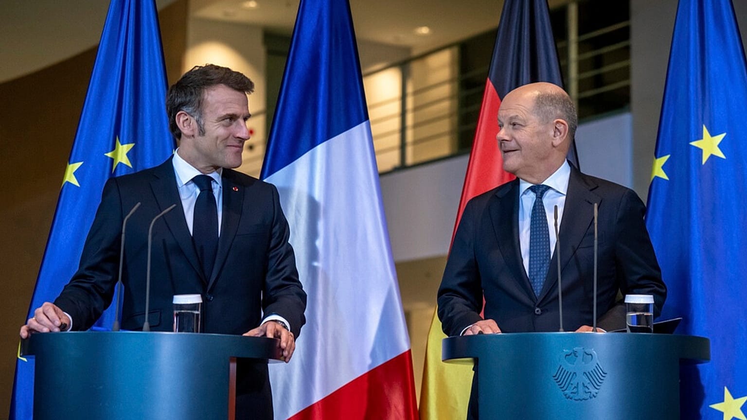 Bundeskanzler Olaf Scholz und Frankreichs Präsident Emmanuel Macron, links, sprechen auf einer Pressekonferenz nach ihrem Treffen im Bundeskanzleramt in Berlin, März 2025. 