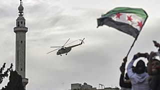 مروحية سوريا تحلق فوق إدلب بمناسبة الذكرى الـ14 للثورة السورية