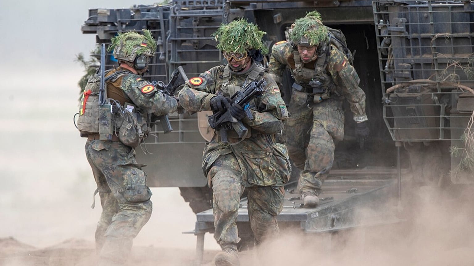 Deutsche Soldaten nehmen an der deutsch-litauischen Divisionsübung "Grand Quadriga 2024" auf einem Truppenübungsplatz in Pabrade teil.
