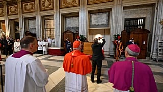 Il feretro di Papa Francesco tumulato a Santa Maria Maggiore