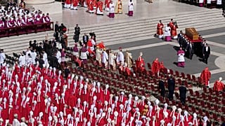 Церемония прощания с папой римским Франциском, 26 апреля 2025 года.