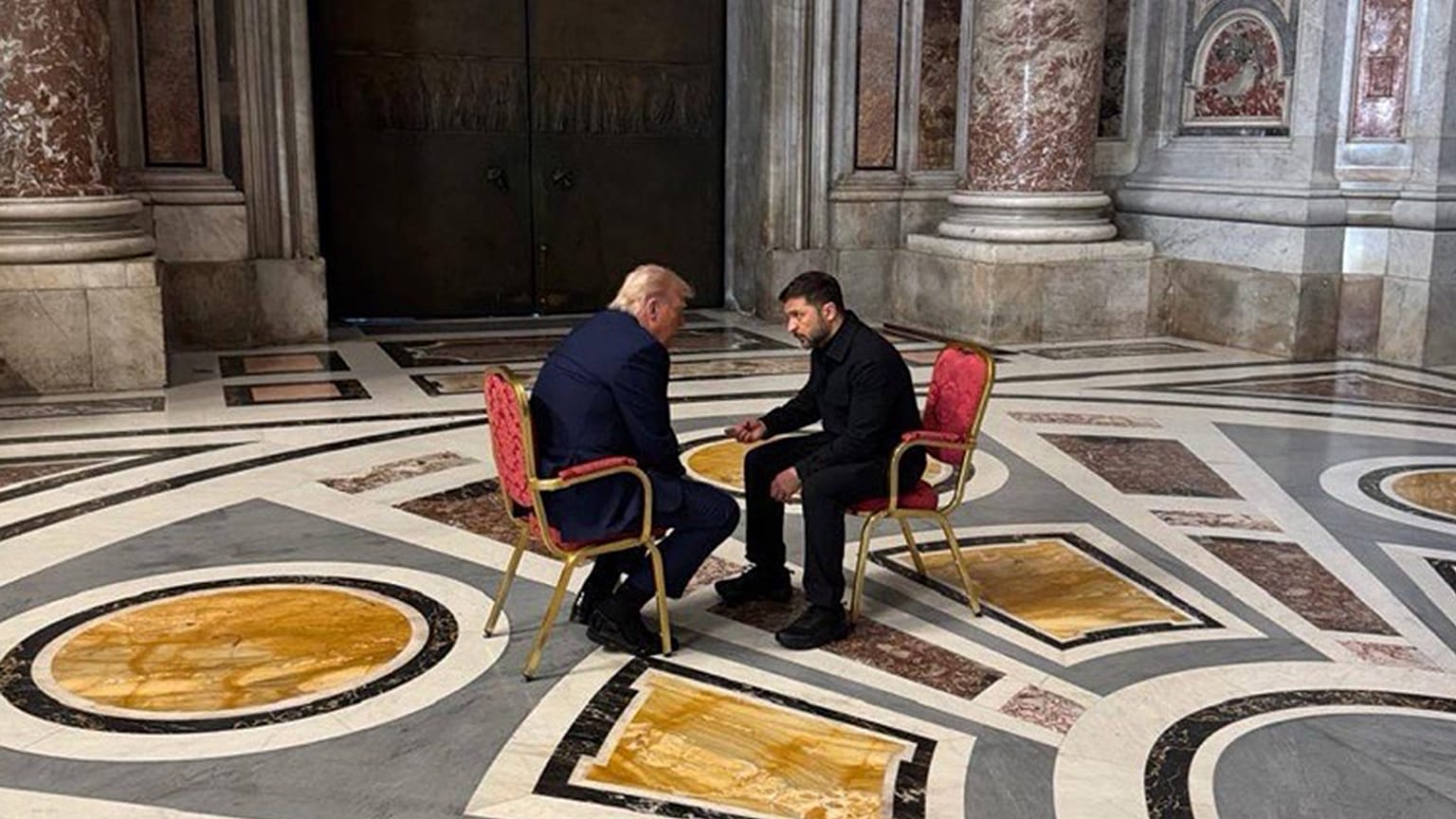 Zelenski y Trump reunidos en la Basílica de San Pedro