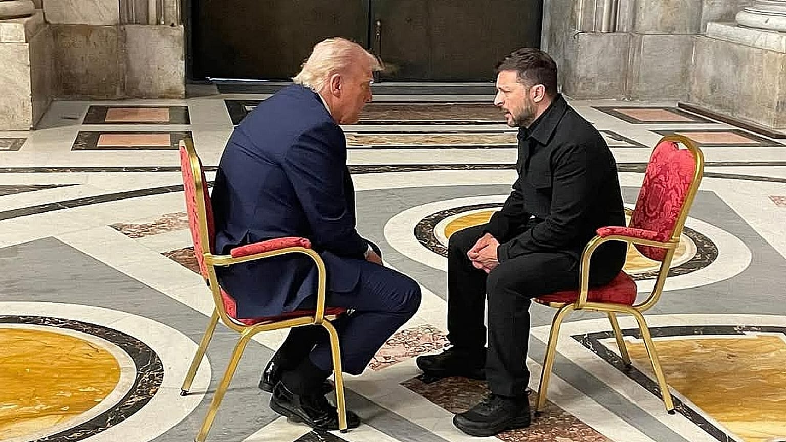 Donald Trump és Vologyimir Zelenszkij a Szent Péter-bazilikában