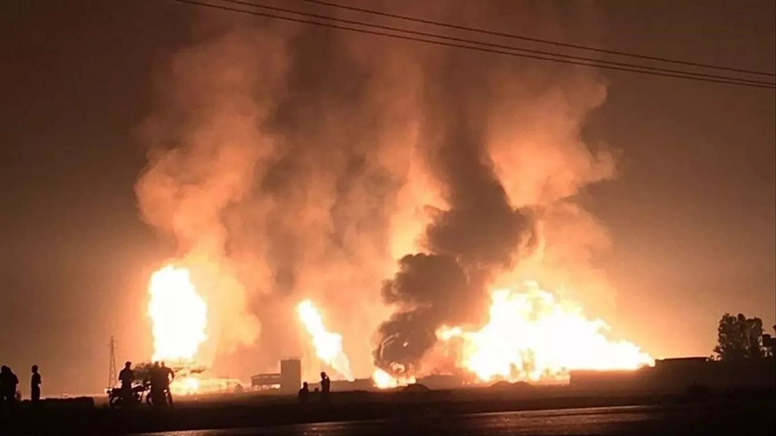 أرشيف.. صورة مأخوذة من مقطع فيديو لانفجار خط الغاز 