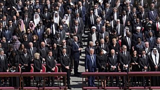صورة تجمع زعماء العالم أثناء جنازة البابا فرنسيس