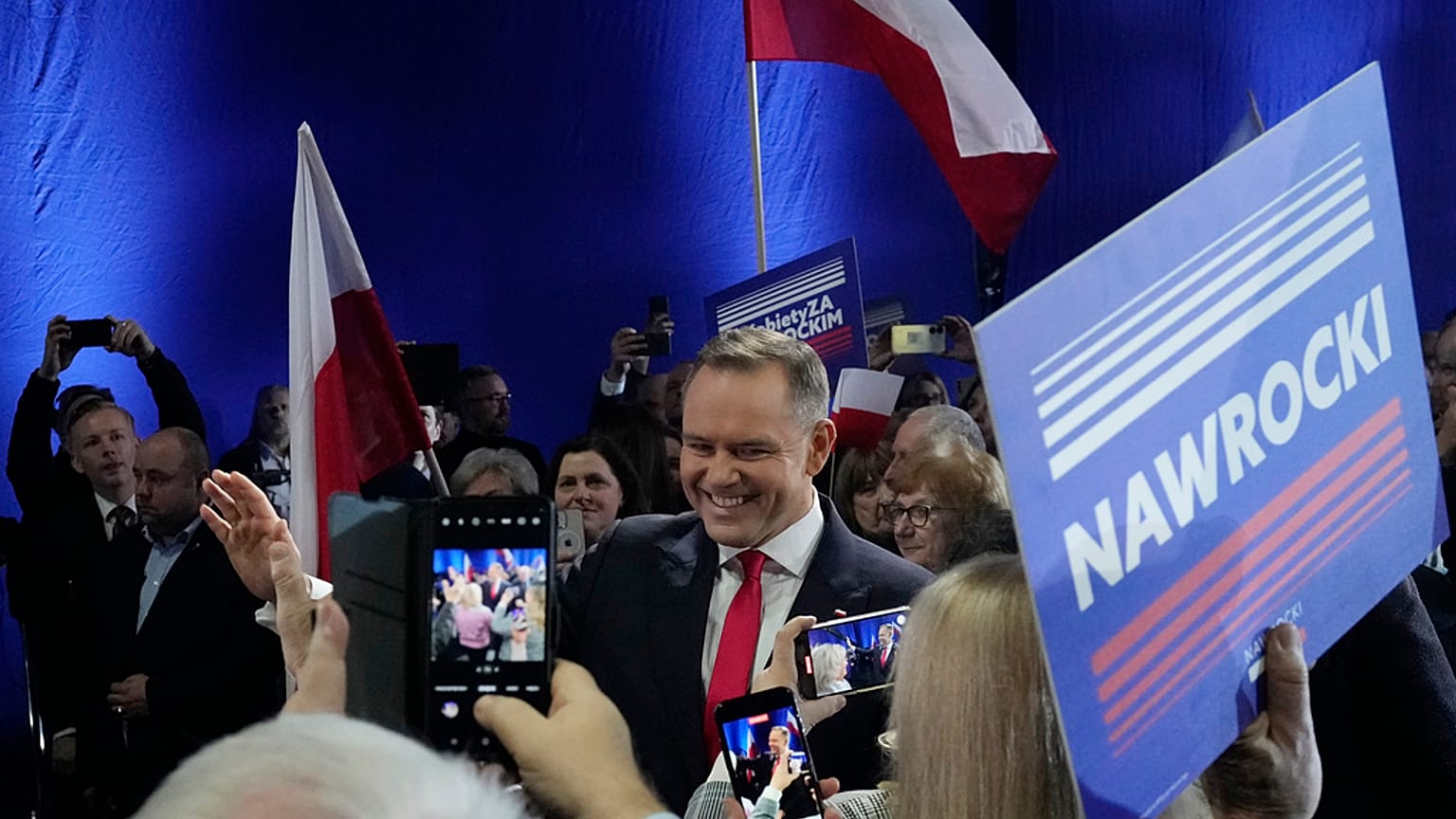 Karol Nawrocki, kandydat na prezydenta popierany przez konserwatywną partię Prawo i Sprawiedliwość, uczestniczy w wydarzeniu kampanii wyborczej przed wyborami