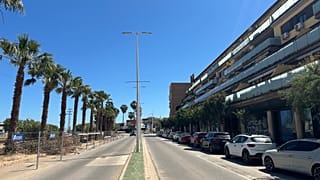 Eine Einkaufsstraße in Cataroja, die seit dem DANA-Einsatz immer noch nicht wieder geöffnet ist