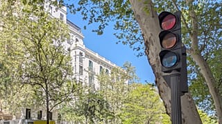 A traffic light in Madrid is out of order due to a power outage, 28 April 2025
