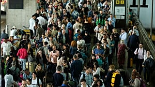 Passengers at Madrid airport during a major power outage, 28 April, 2025