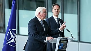 Almanya Cumhurbaşkanı Frank-Walter Steinmeier ve NATO Genel Sekreteri Mark Rutte Brüksel'deki NATO karargahında konuşurken, 28 Nisan 2025
