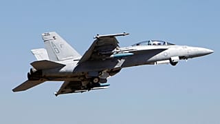 طائرة اف 18 الأمريكية