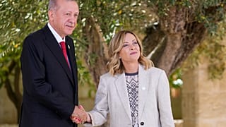 Il presidente turco Recep Tayyip Erdogan e la presidente del Consiglio italiana Giorgia Meloni al G7 in Puglia, giugno 2024