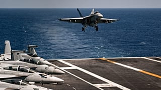 F-18 Hornet landolása a USS Truman fedélzetén a Földközi-tengeren